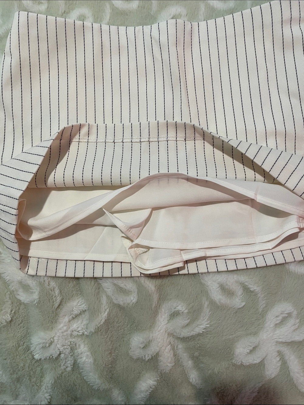 Abercrombie & Fitch White Pinstripe Mini Skort - Picture 4 of 4